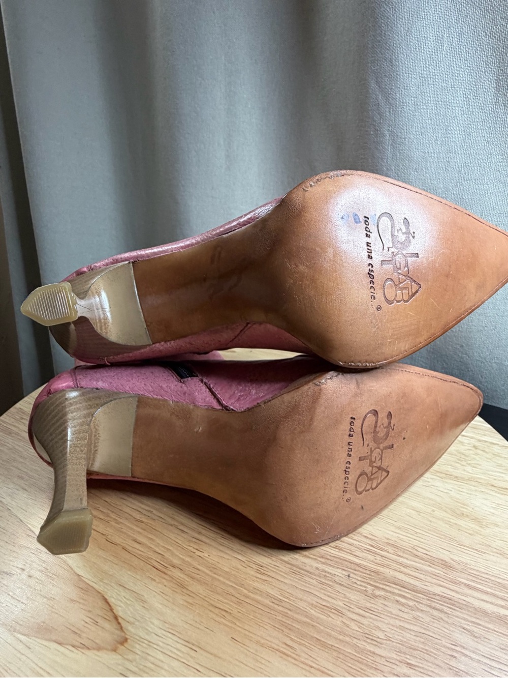 Lagarto women’s ostrich boots - Picture 7 of 8